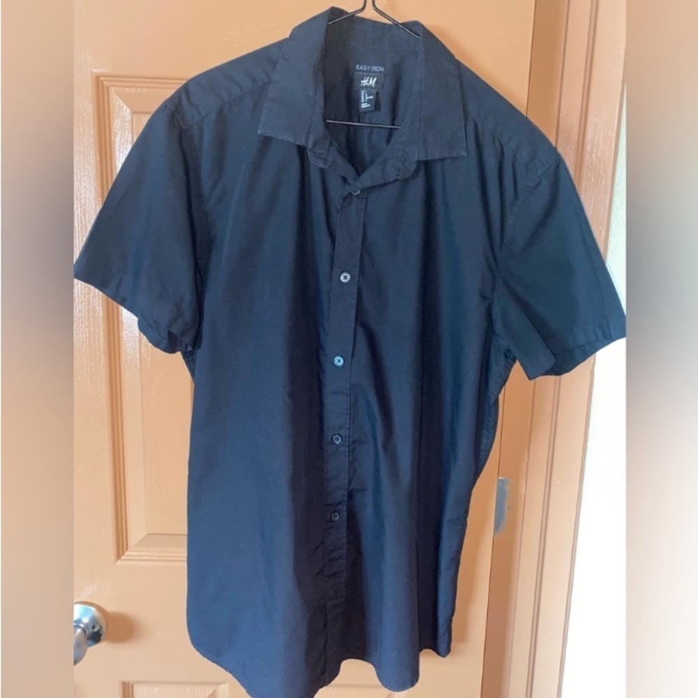 H&M - GUC - Mens Short Sleeve Shirt
